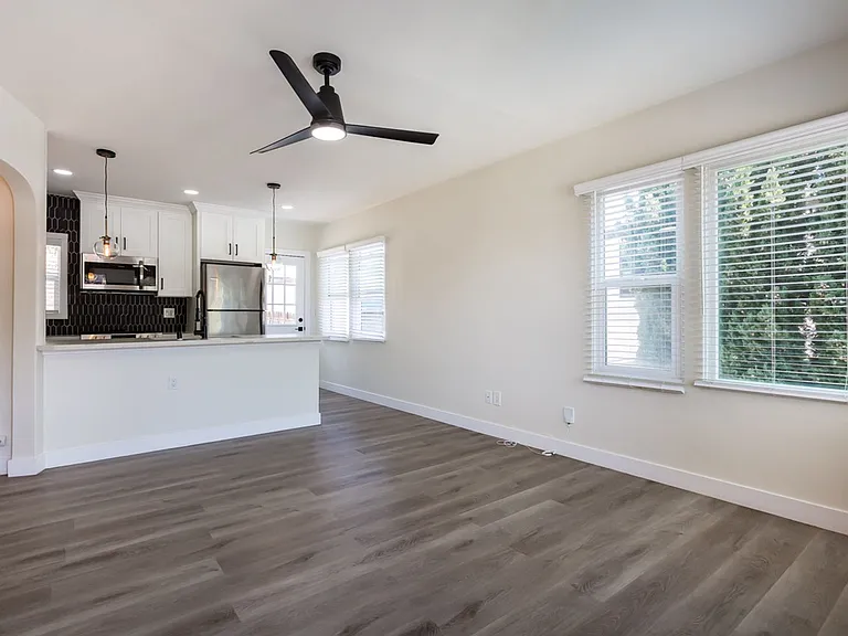 1128-32 Sassafras St — Photo 3