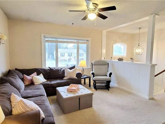 5th image of 91 Mayberry Dr W