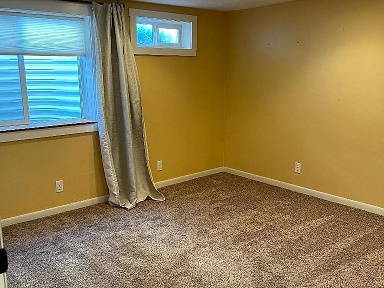 1634 E Glass Ave — Photo 11