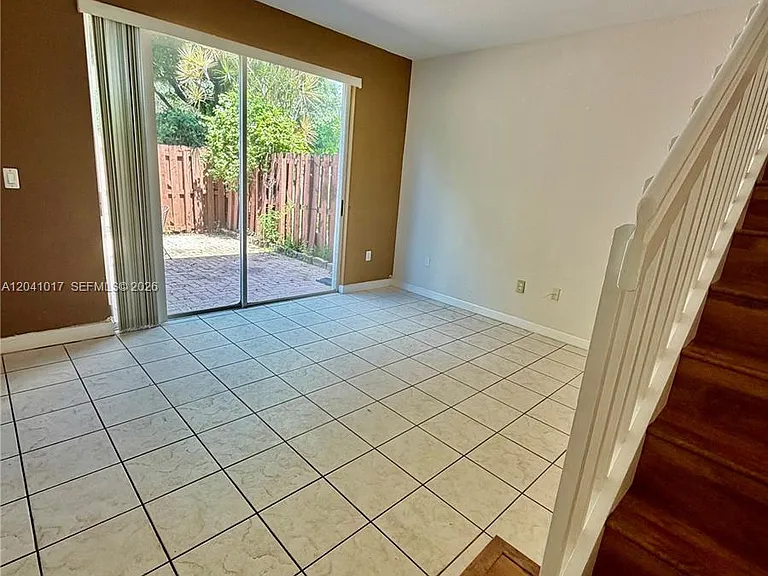 5770 NW 113th Pl — Photo 4