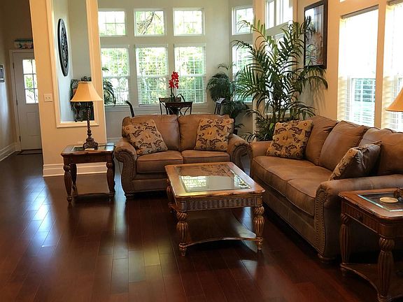 2nd image of 866 Brenda Pl.