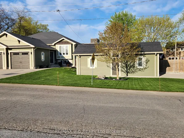 136 Maple Ln, Tillsonburg, ON N4G 2Y5