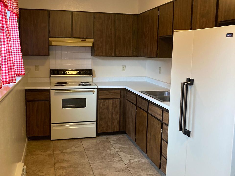 2nd image of 609 Dakota Ave