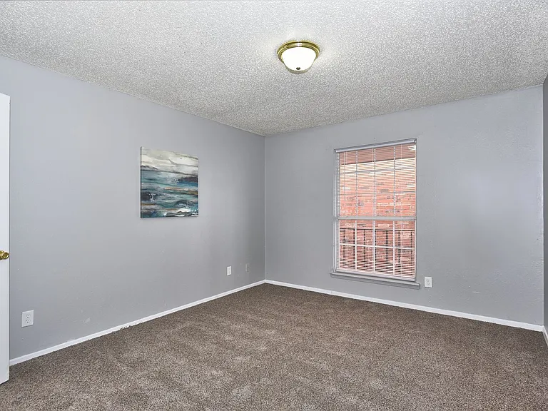 Heatherstone Apartments — Photo 26