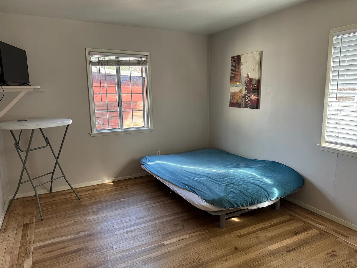 Building Photo - 1236 Hollenbeck Ave #1