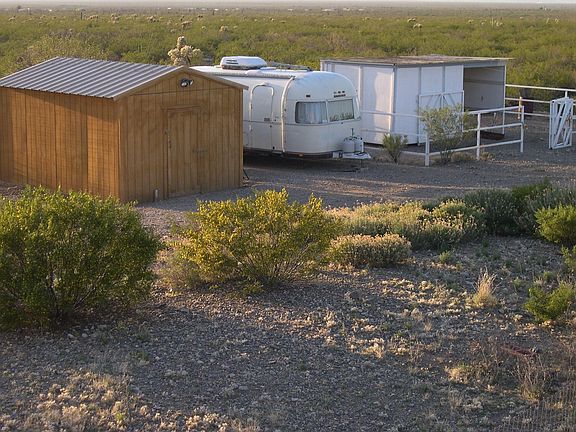 200 Sq. foot workshop with Horse corral