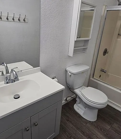 260 Linden St #8 — Photo 5