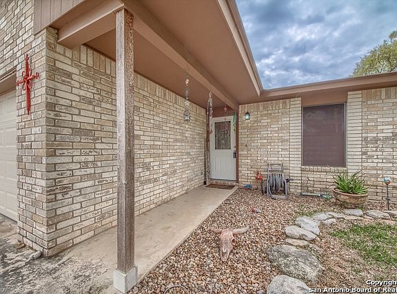 3rd image of 331 Crownhill Dr