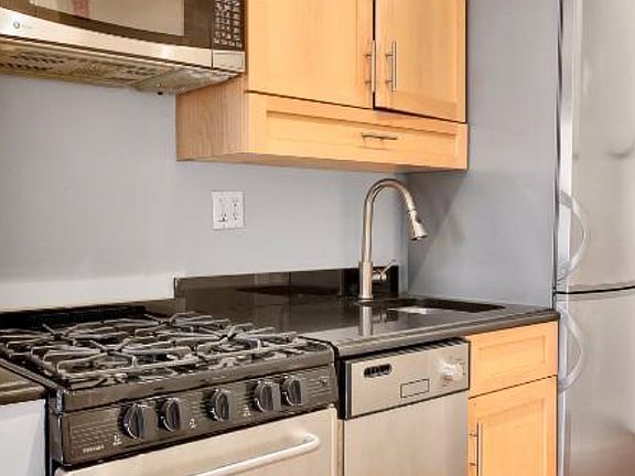 4th image of 89 Clinton St #3B
