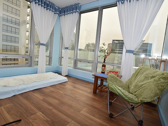 3rd image of 989 Nelson St #614