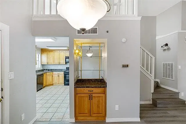 2 bed, 1334 sqft, $2,600 — Photo 4