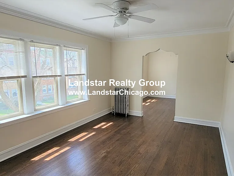 5230 N Rockwell St #2 — Photo 2