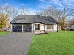 124 Sequoia Dr, Coram, NY 11727