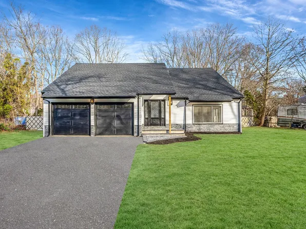 124 Sequoia Drive, Coram, NY 11727