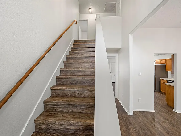 18401 Sunrise Oaks Ct — Photo 7