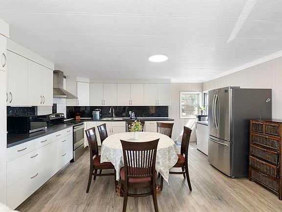 3rd image of 21 Homestead Way SE