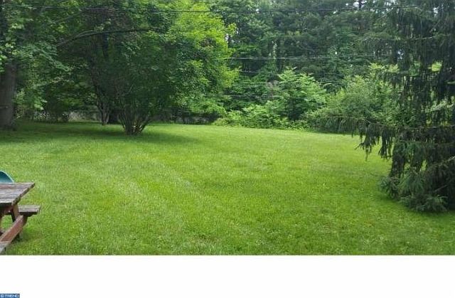 2nd image of 1417 Redwood Ln