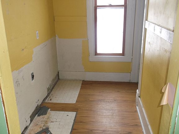 5th image of 928 Marquette St