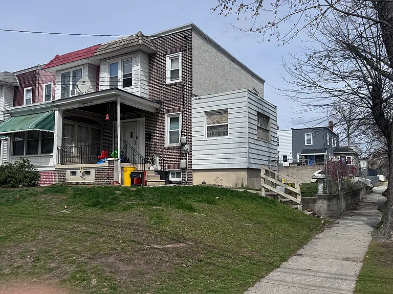 1860 44th St — Photo 1