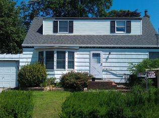 155 Reiss Ave, Massapequa Park, NY 11762