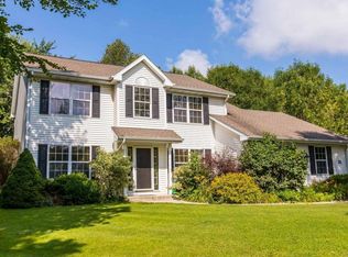 W224N2277 Elmwood Dr, Waukesha, WI 53186
