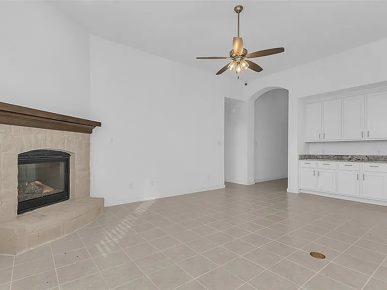 1805 Everglades Dr — Photo 6