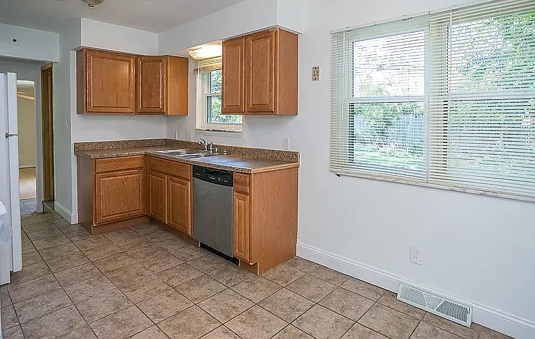 5617 Kenton Ave — Photo 7