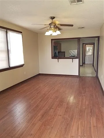 2 bed, 1.0 bath, 1188 sqft, $1,500 — Photo 2