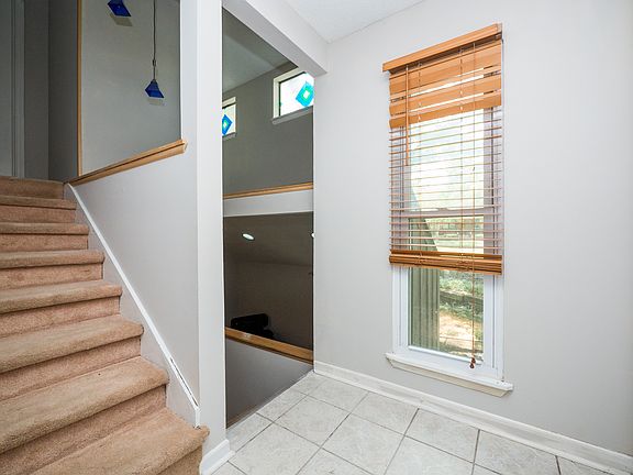 4th image of 7827 Briardale Dr