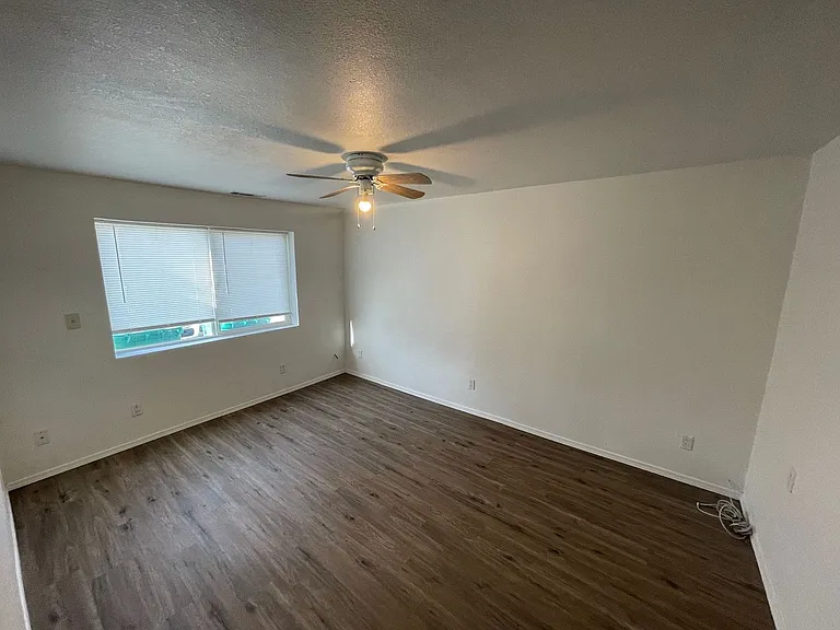 313 E Lowell St — Photo 7
