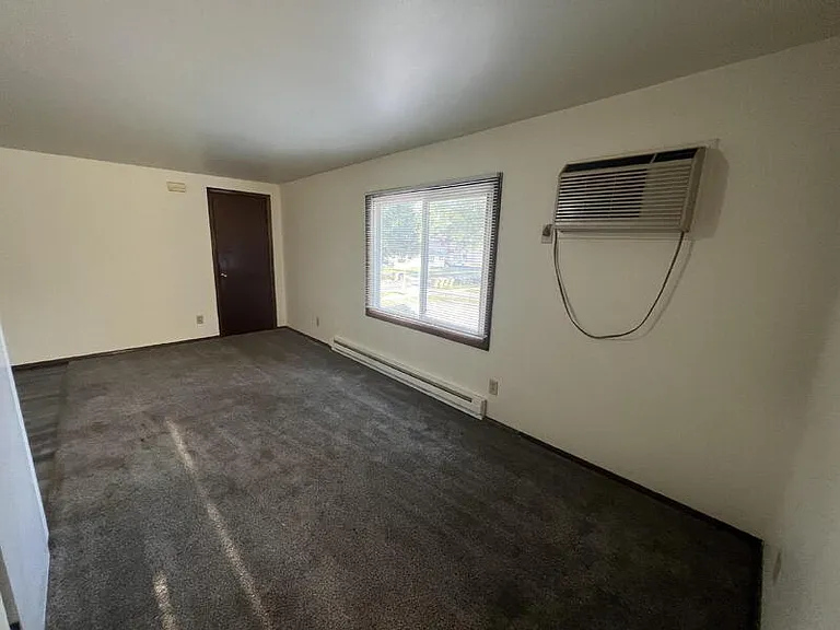 714 N Oak St #6 — Photo 3