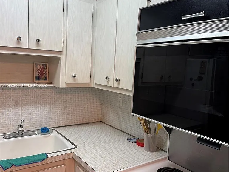 2899 Collins Ave #936 — Photo 28