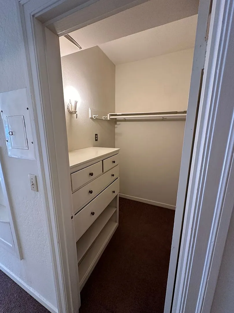 Lantz Building 02 - 2501 Ivy Dr — Photo 4