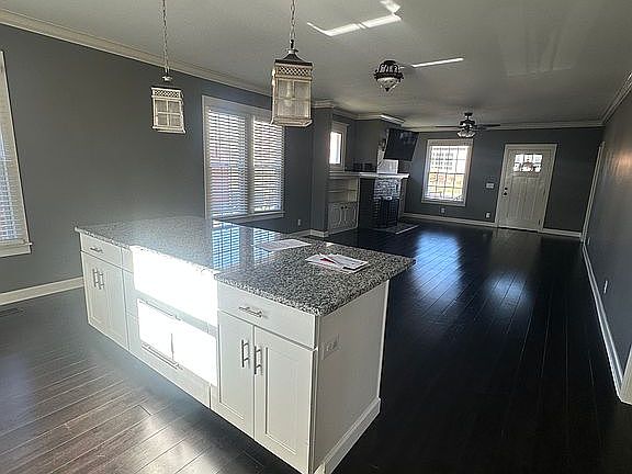 4th image of 142 Waddill Ave