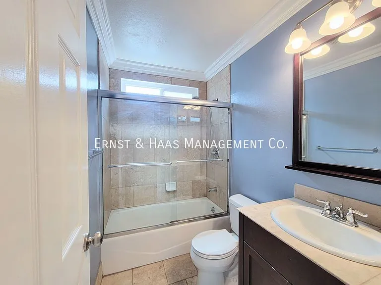 421 W 6th St #103 — Photo 13
