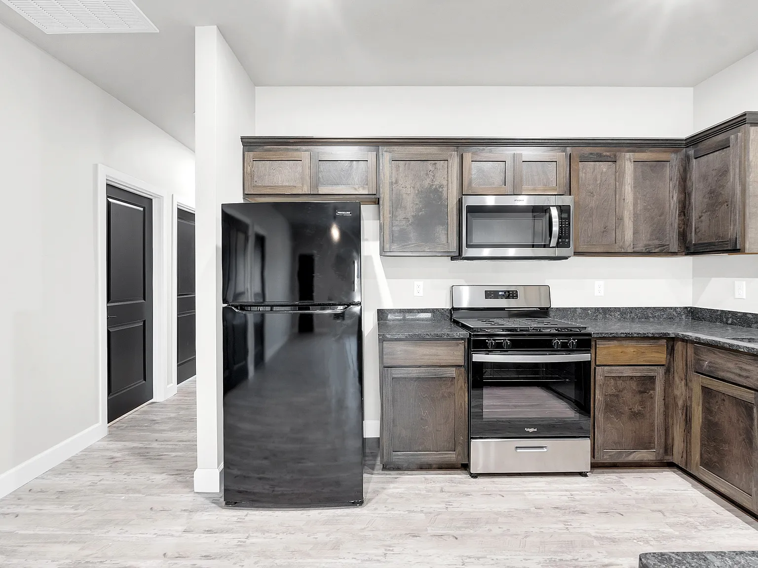 605 E Pams Dr — Photo 4