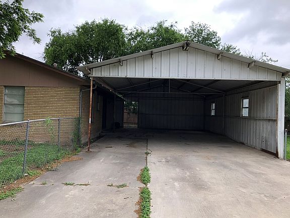 2nd image of 300 W Nueces St