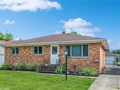 9283 Roxbury Rd, Parma Heights, OH, 44130