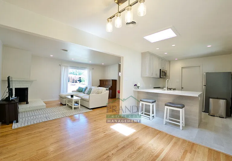 2061 Carolyn Way — Photo 5