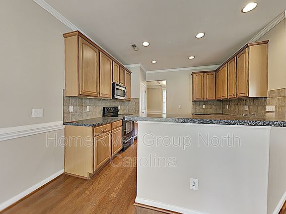 5th image of 4511 Sandtyn Dr
