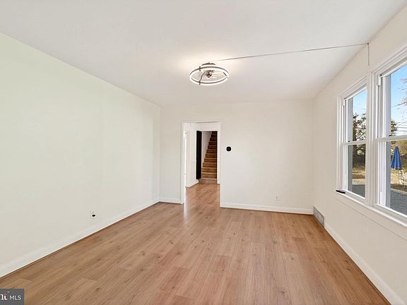 3rd image of 2511 Wentworth Rd