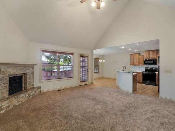 4th image of 122 W Sandalwood Lane