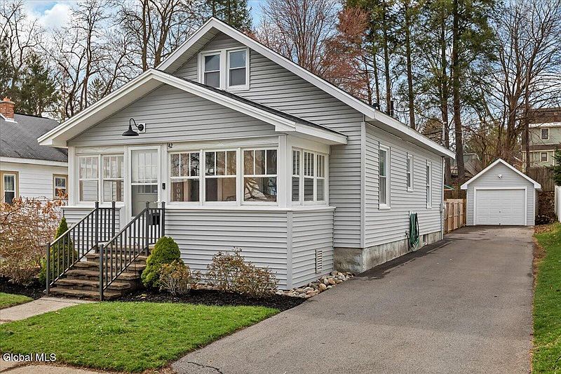 4th image of 42 Irving Road