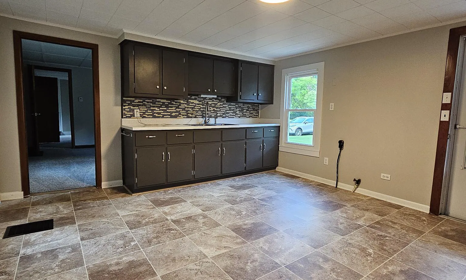 4 bed, 1400 sqft, $1,300 — Photo 3