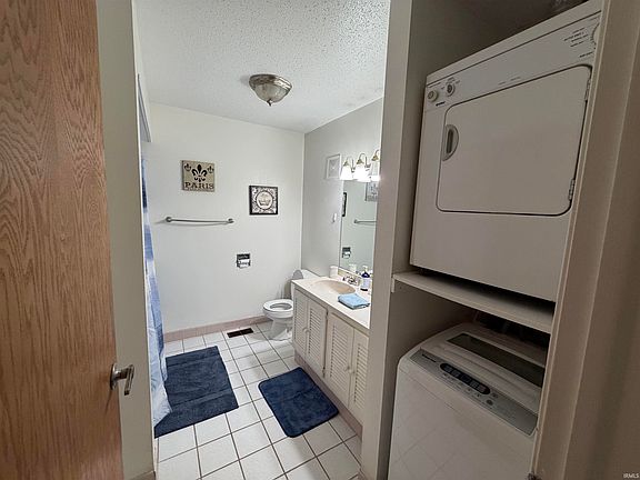 3rd image of 18101 Stoneridge St APT A