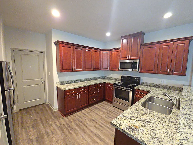 626 Magnolia Bnd — Photo 3