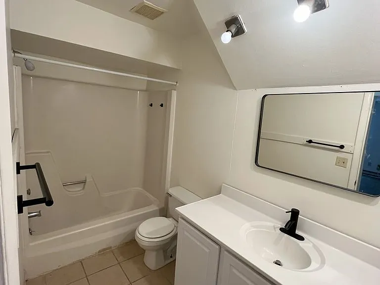 University Park Apartments near Cornell University — Photo 350