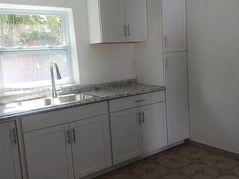 170 E 46th St #2 — Photo 6
