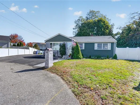 10 Doran Dr, Pawtucket, RI 02861