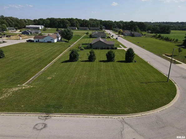 51 Parkview Dr, Eureka, IL 61530